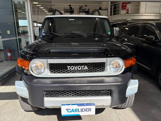 TOYOTA FJ CRUISER 4.0 4X4 V6 24V GASOLINA 4P AUTOMÁTICO TOYOTA FJ CRUISER 4.0 4X4 V6 24V GASOLINA 4P AUTOMÁTICO